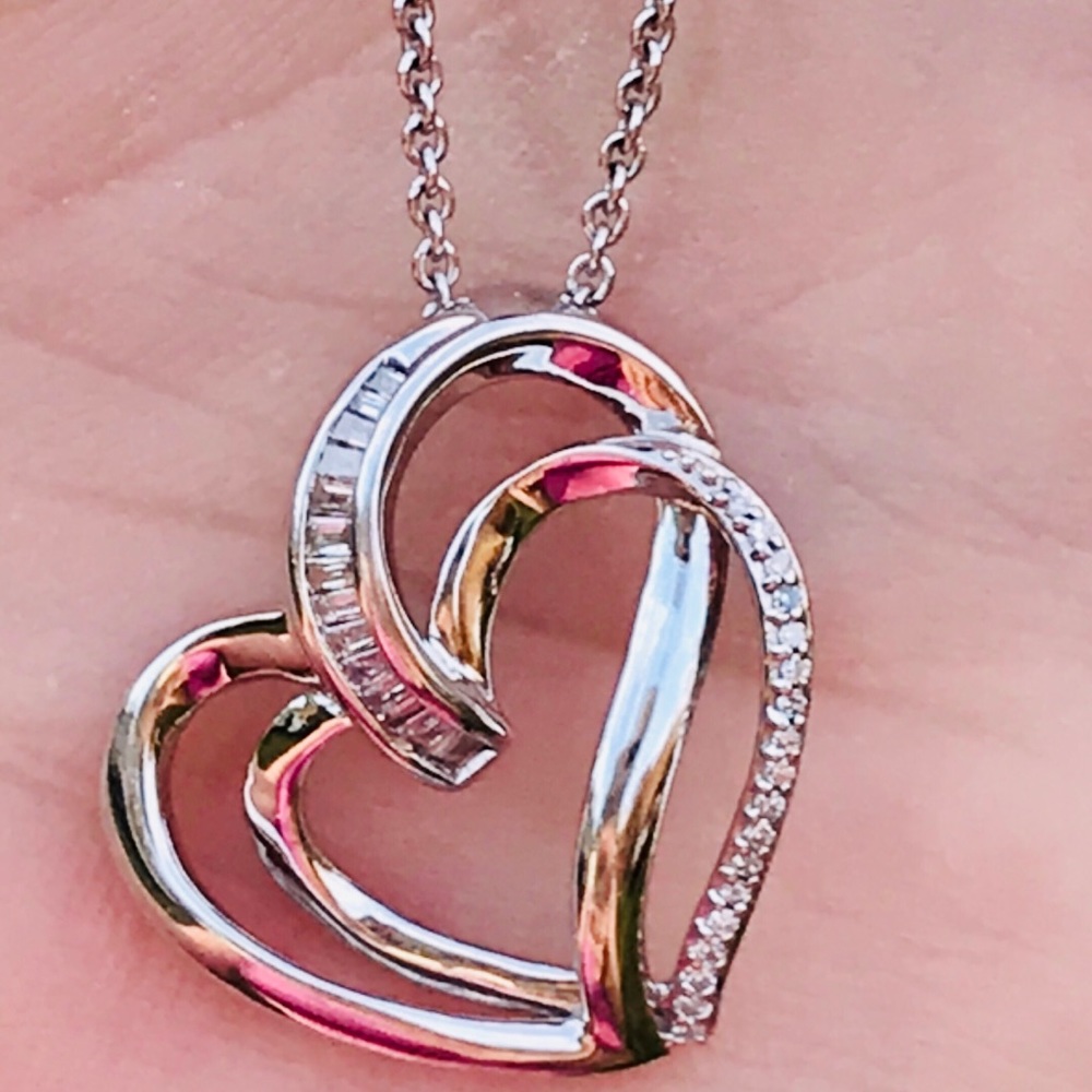 NWOT.22 CTW GENUINE DIAMOND HEART NECKLACE